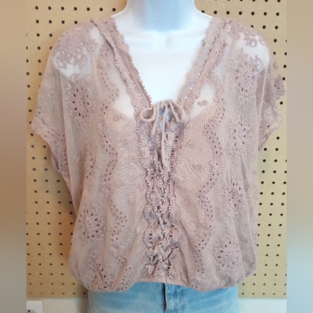 Lace blouse "Gimmicks by BKE"